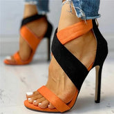Summer Heat – Zweifarbige Sandalen mit überkreuzten Riemen und Stilettoabsatz
